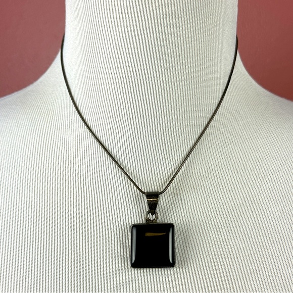 Vintage .925 Sterling Silver Square Onyx Pendant Charm on Silver Chain - Picture 1 of 6